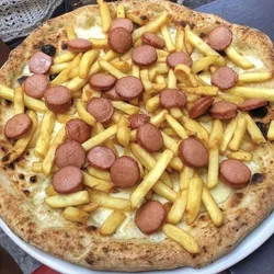 Pizza de Salchichas y Papa Frita