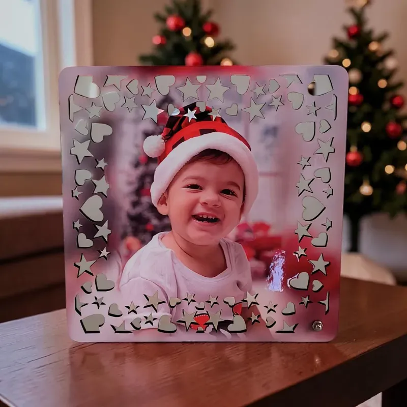 Cuadro MDF decorado con estrellas y corazones