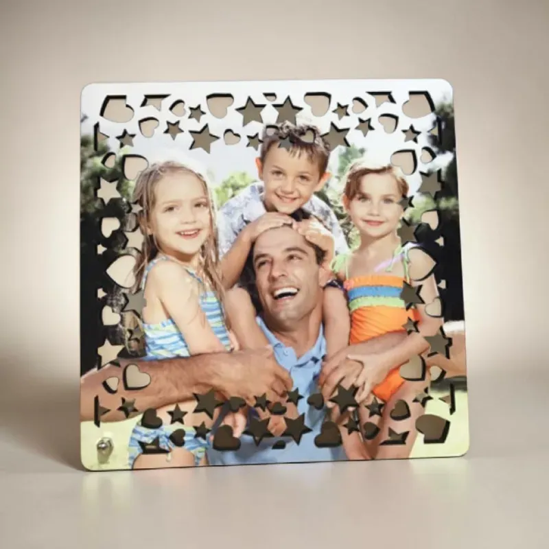 Cuadro MDF decorado con estrellas y corazones