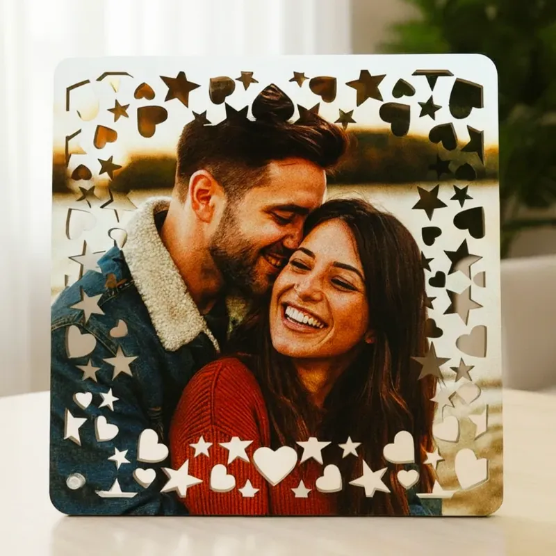 Cuadro MDF decorado con estrellas y corazones