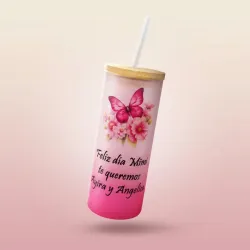 Vaso de vidrio nevado con tapa de bambú y pitillo