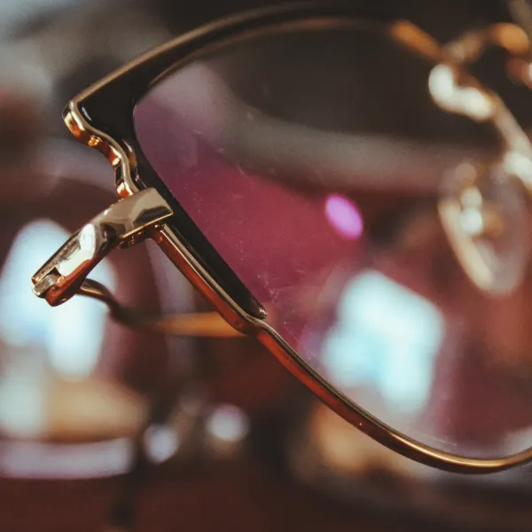 Óptica Eleganza es un lugar creado para que las personas con problemas visuales puedan resolverlos y sean atendidas por el mejor equipo de profesionales que puedas encontrar.
Nuestro objetivo es ayudar a que las personas no solo vean bien, sino que también se sientan bien consigo mismas. Los espejuelos no son solo para ver; también son un artículo de moda que puede realzar tu estilo personal.Trabajamos para normalizar el uso de espejuelos, no solo por necesidad, sino también por moda, comodidad y confort. Creemos que cada persona puede lucir y sentirse genial con el par de espejuelos adecuado. 

Tu mirada merece lo mejor, y en Eleganza Óptica estamos comprometidos a ayudarte a ver y lucir increíble!!!!