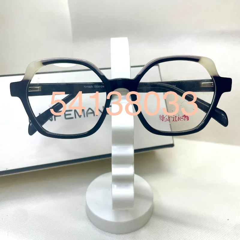 Modelo Kritish Elena