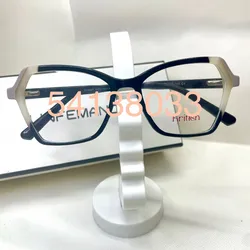 Modelo Kritish Isabella