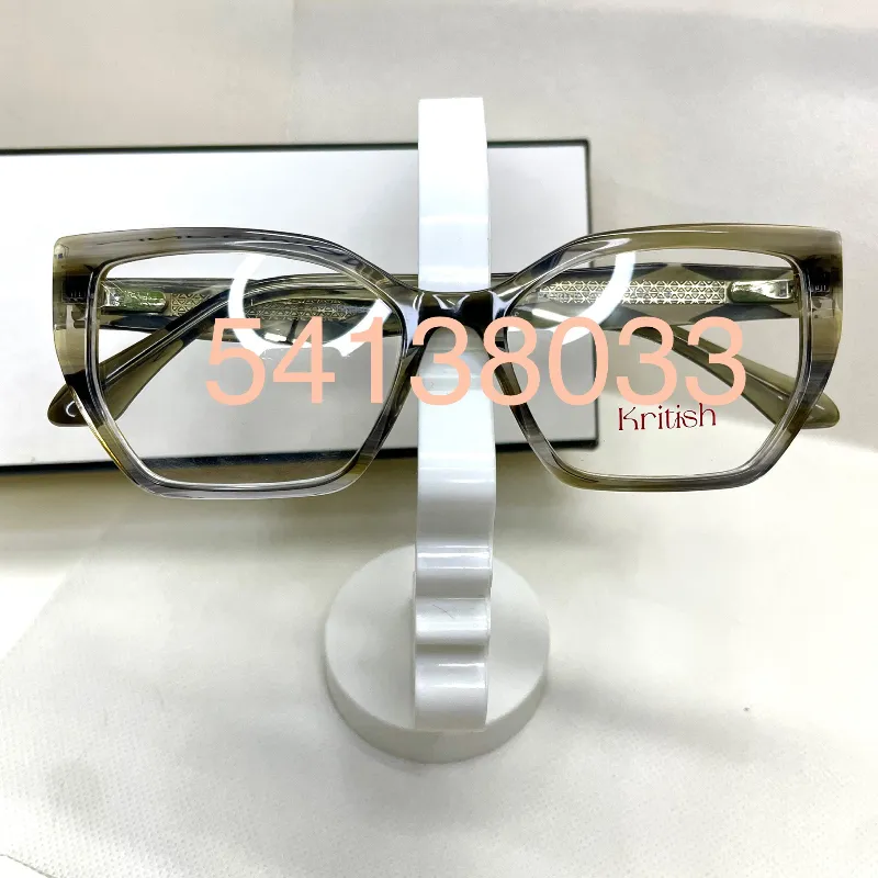 Modelo Kritish Selva