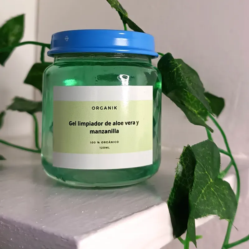 Gel limpiador de aloe vera y manzanilla 