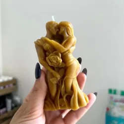 Vela forma de pareja con rosas