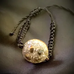 Pulso tejido negro, orgon con ojo de tigre