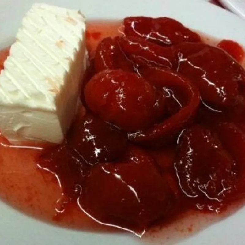 Cascos de guayaba con queso 