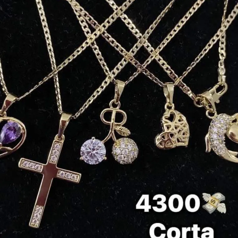 Cadena fina corta 