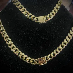 Juego de gargantilla y manilla 