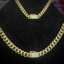 Juegos de gargantillas y manillas 