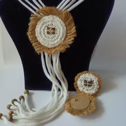 Conjunto de yute bordado