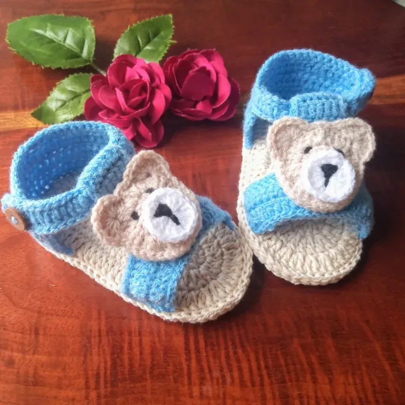 🐻 Sandalias tejidas a crochet con osito!!! .Modelo unisex✨