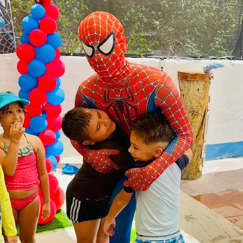 CELEBRA CON SPIDERMAN