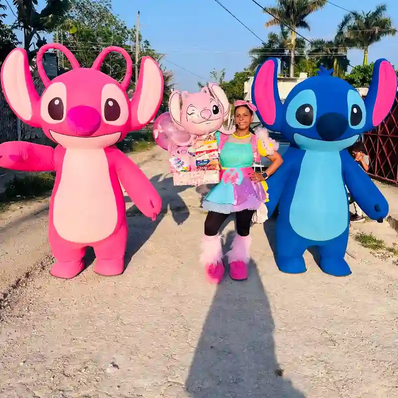 CELEBRA CON STITCH Y ANGEL