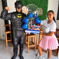 CELEBRA CON BATMAN