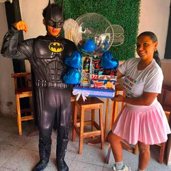 CELEBRA CON BATMAN