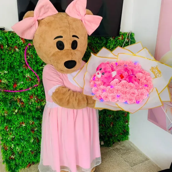 ✨ ¡Sorprende con el Show de la Osita Lulú y el Oso Lolo!✨

Una sorpresa que nadie espera y se convierte en un recuerdo para toda la vida.

🎁 Personalizamos el show según la ocasión y tus ideas.
Cada regalo está confeccionado con amor para ayudarte a expresar lo que sientes 💖.

✨ Ideal para:
🎂 Cumpleaños
❤️ Aniversarios
🎉 Declaraciones
👶 Baby showers
🎓 Graduaciones
💌 O simplemente para recordarle a esa persona que es especial en tu vida.

🧸🎉 ¡Un servicio que no encontrarás en ningún otro lugar! 🎉🧸 ¿Quieres ser tú quien dé la sorpresa? ¡Te disfrazamos de Osito!
Sí, leíste bien... Te damos la oportunidad de ser tu mismo el protagonista.
🎁 Tú llevas el regalo… 🧸 ¡Pero vestido de Osita Lulú o del Oso Lolo! 💌 Ideal para propuestas, cumpleaños, reconciliaciones, pedidas o simplemente para sorprender a lo grande.
🎈 Incluye: ✔️ Disfraz completo y limpio. ✔️ Asesoría para el show y la entrega. ✔️ Música y ambientación. ✔️ Apoyo del equipo (si lo necesitas).

📲 Agenda tu sorpresa hoy mismo

📍 Estamos ubicados en Perdomo 401 entre Maceo y Adriano. Regla Ciudad Habana.Cuba

Preguntas frecuentes de nuestros clientes :

❓ ¿Qué es el show para entrega de regalos? Es una experiencia única donde entregamos tu regalo con música, baile, dedicatorias, peluches animados y mucha alegría para hacer ese momento inolvidable.

¿Qué tipo de regalos hacen? 
💐 Ramos de flores (naturales y eternas) 🎁 Cajas gigantes de confituras y dulces 🧸 Peluches tiernos y personalizados 🍬 Detalles con helados, chocolates, yogurt y más.

❓¿Hacen pasteles personalizados? 🎂 ¡Sí! Creamos pasteles únicos en diferentes formatos.
❓¿Tienen helados? 🍦 Claro que sí, nuestros helados originales son perfectos para endulzar tu día.
❓¿Venden dulces para regalar? 🍬 ¡Por supuesto! Tenemos cajitas, arreglos y detalles dulces para sorprender con amor.
❓ ¿Tienen bebidas frías?
🥤 ¡Sí! Refrescos bien fríos, cervezas para compartir y jugos .
❓ ¿Puedo pedir un regalo personalizado con todo eso?
🎁 ¡Claro! Armamos cajas y combos con dulces, bebidas o helados.

❓¿Hacen entregas a domicilio? 📦 ¡Sí! Llevamos tu sorpresa hasta donde quieras, con todo el cuidado y amor.

❓ ¿Cuál es el costo del show? El precio varía según la personalización y distancia. Contáctanos para cotizar tu evento.

                “Sorpresas hechas con amor”
