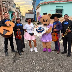 MARIACHIS Y OSITA LULÚ