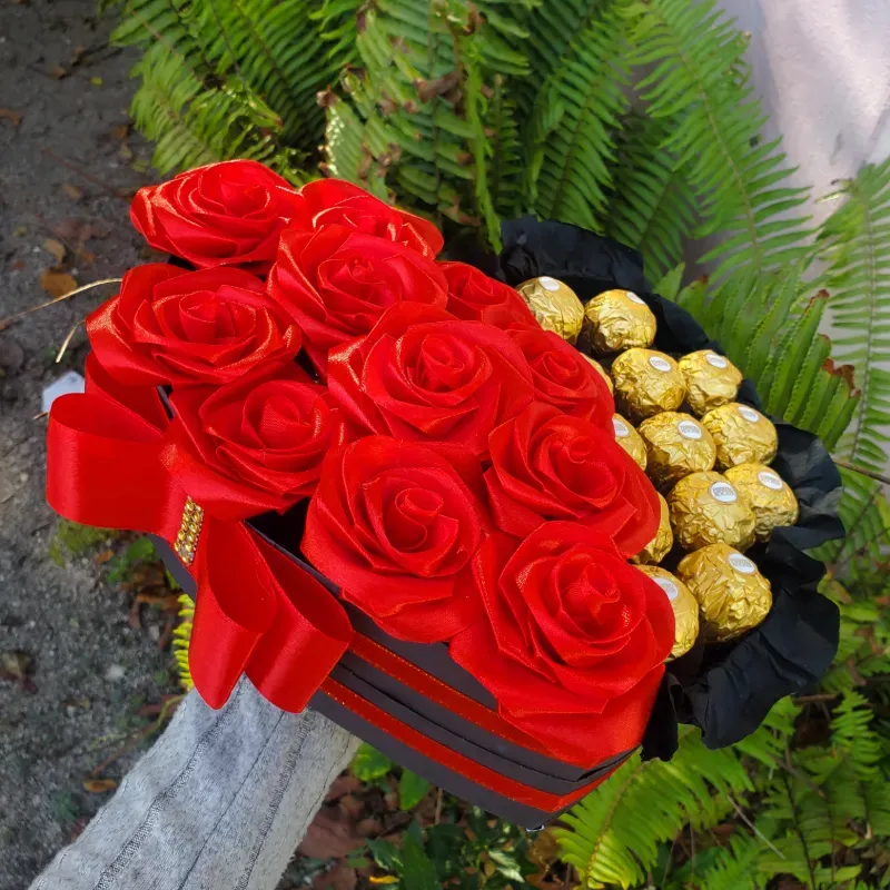 Caja de rosas con bombones