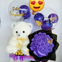 Caja grande con peluche grande,bombones, ramo gigante y globos burbuja personalizados(el color lo escoge el cliente)