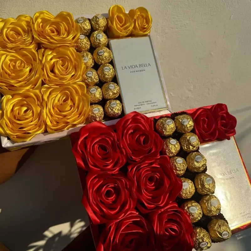 Cajas de rosas con bombones y perfume😍(color a gusto del cliente)