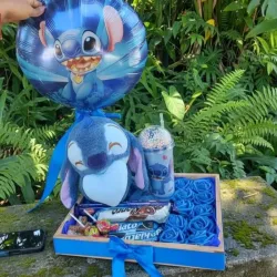 Cajita personalizada Stitch 💙(peluche y globo varía)