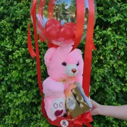 Cesta con peluche grande, globo burbuja y caja de bombones 