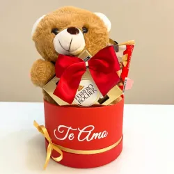 Cesta con peluche y bombones 