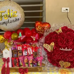 Combo cajita personalizadas y ramo buchón😍