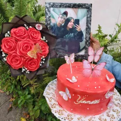 Combo de pastel,cuadro de foto y mini ramo de rosas eternas ❤️😍