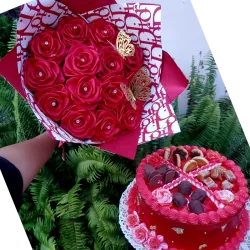 Combo de pastel lleno de confituras y ramo de rosas eternas grande personalizado❤️