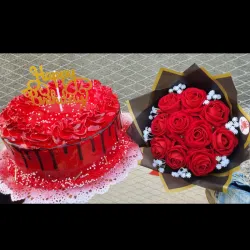 Combo de pastel y mini ramo de rosas preservadas😍❤️