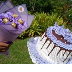 Combo Pastel y Ramo de rosas eternas con bombones💜💜💜