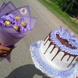 Combo Pastel y Ramo de rosas eternas con bombones💜💜💜