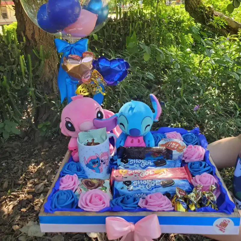 Cajita personalizada Stitch y Ángela 