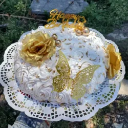 Pastel cubierto de merengue