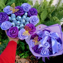 Ramo de rosas eternas y caja de corazón con bombones 💜💜💜