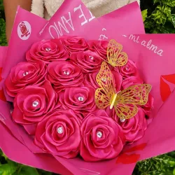 Ramo fucsia de rosas eternas 😍💗