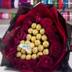 Ramo rosas eternas con bombones ferrero
