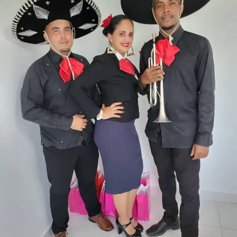 Servicio con MARIACHIS