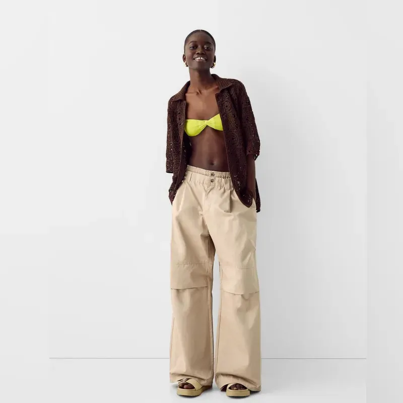 Pantalón ancho Bershka beige