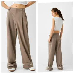 Pantalón Bershka beige pinzas 