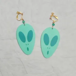 🛸 Aretes de Momo (Dandadan)