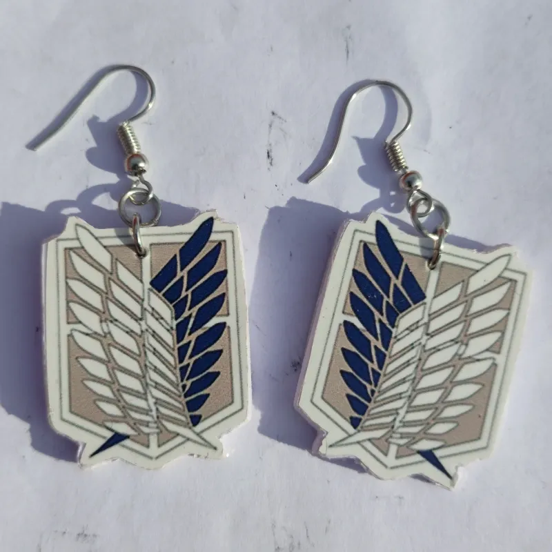 🛡️ Aretes Emblema de la legión de reconocimiento (Shingeki no Kyojin)