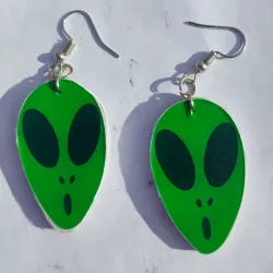 🛸 Aretes Momo (Dandadan)