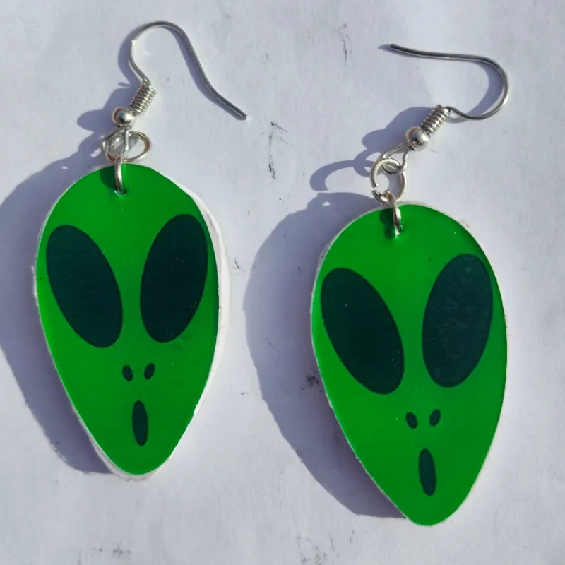 🛸 Aretes Momo (Dandadan)