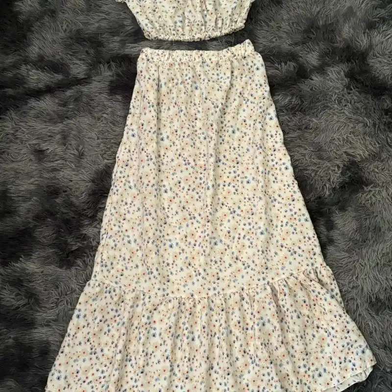 Conjunto de Saya Larga y Blusa