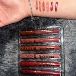 Labiales Nude